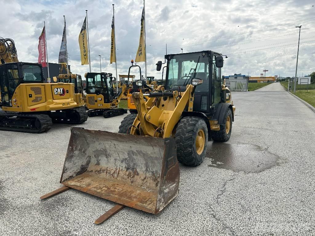 CAT 906 Pyöräkuormaajat