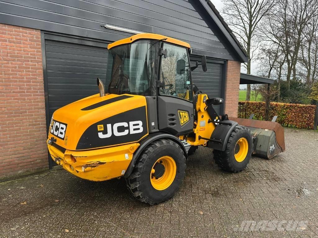 JCB 406 Pyöräkuormaajat