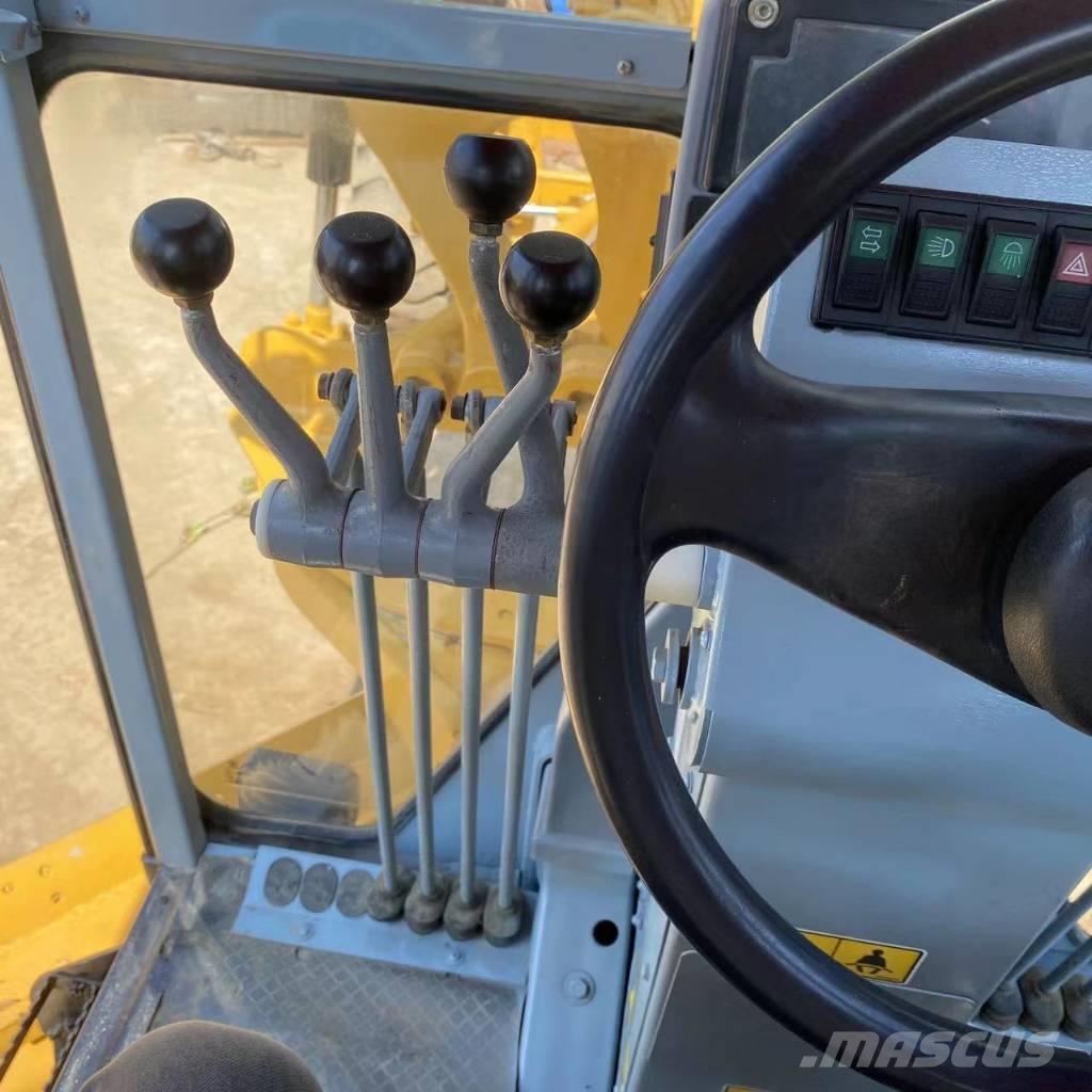 CAT 140 K Tiehöylät