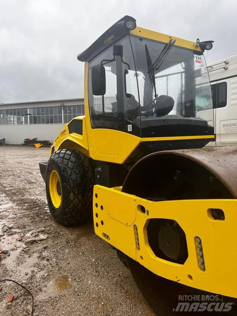 Bomag BW211 D5 Yksivalssijyrät