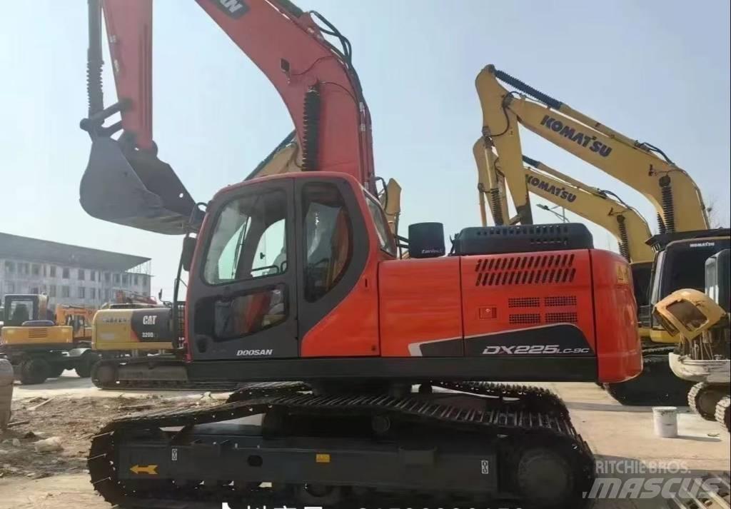 Doosan DX 225 LC Telakaivukoneet