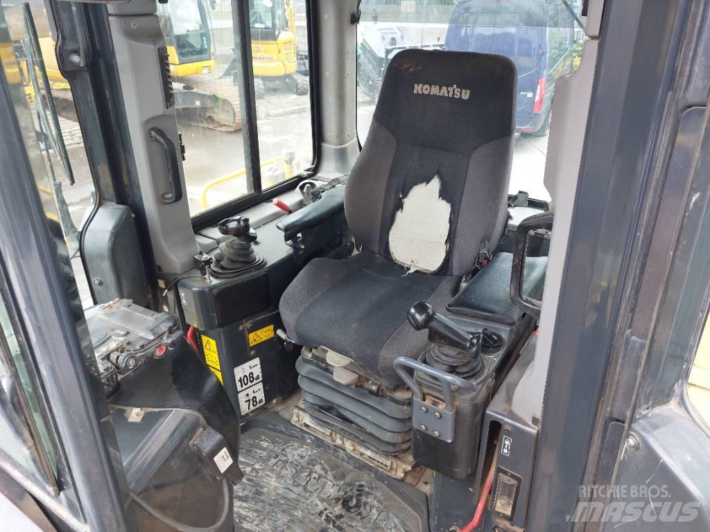 Komatsu D65PX-18 Telaketjupuskutraktorit
