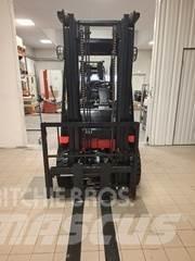 Manitou MI25D Maastotrukit