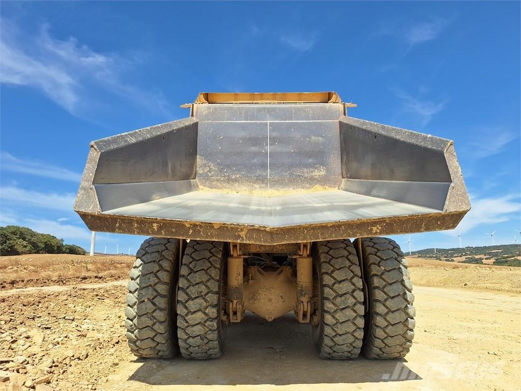 Komatsu HD 605-7E0 Maansiirtoautot