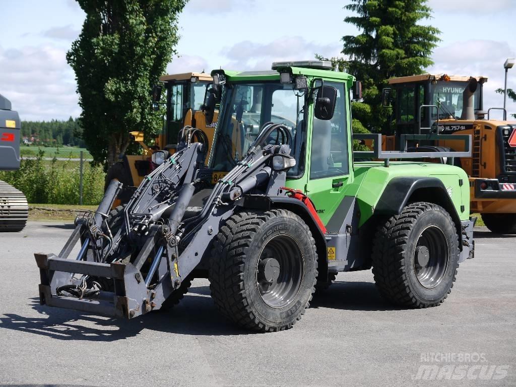 LM Trac 686 Pyöräkuormaajat