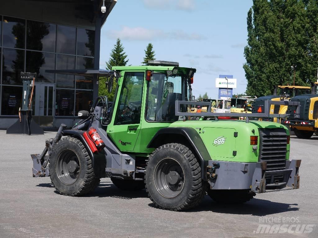 LM Trac 686 Pyöräkuormaajat