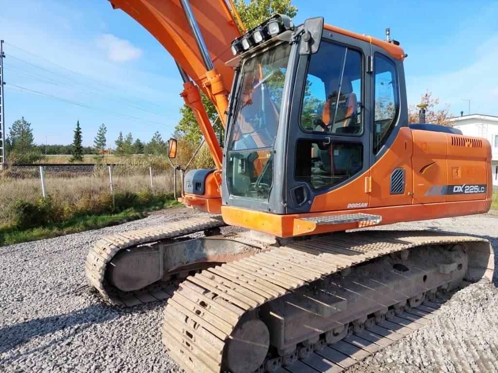 Doosan DX 225 LC Telakaivukoneet