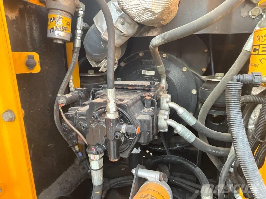 JCB JS 130 LC 4F Telakaivukoneet