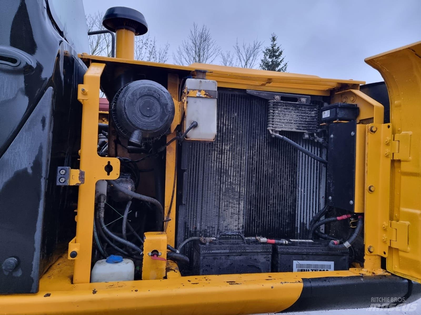 JCB JS 160 LC Telakaivukoneet