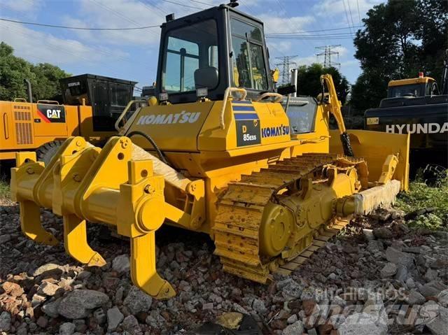 Komatsu D 85 Telaketjupuskutraktorit