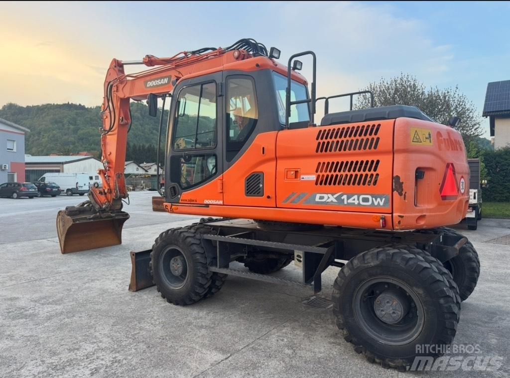 Doosan DX 140 W Pyöräkaivukoneet