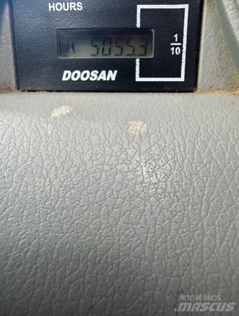 Doosan DX 140 W Pyöräkaivukoneet