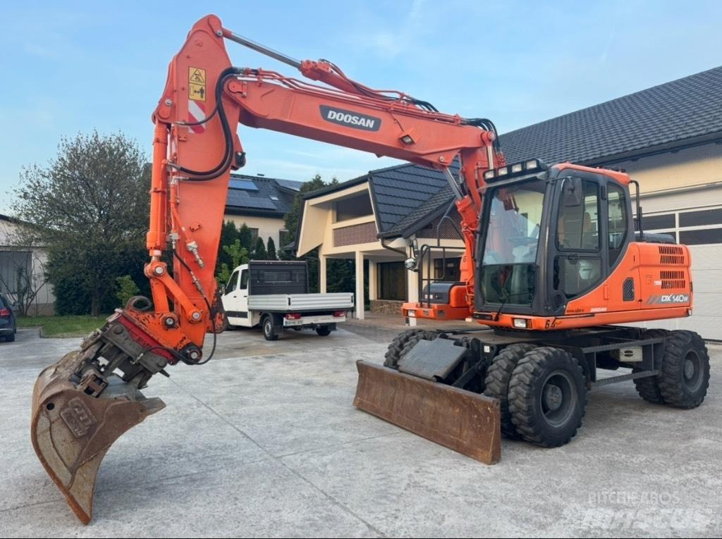 Doosan DX 140 W Pyöräkaivukoneet