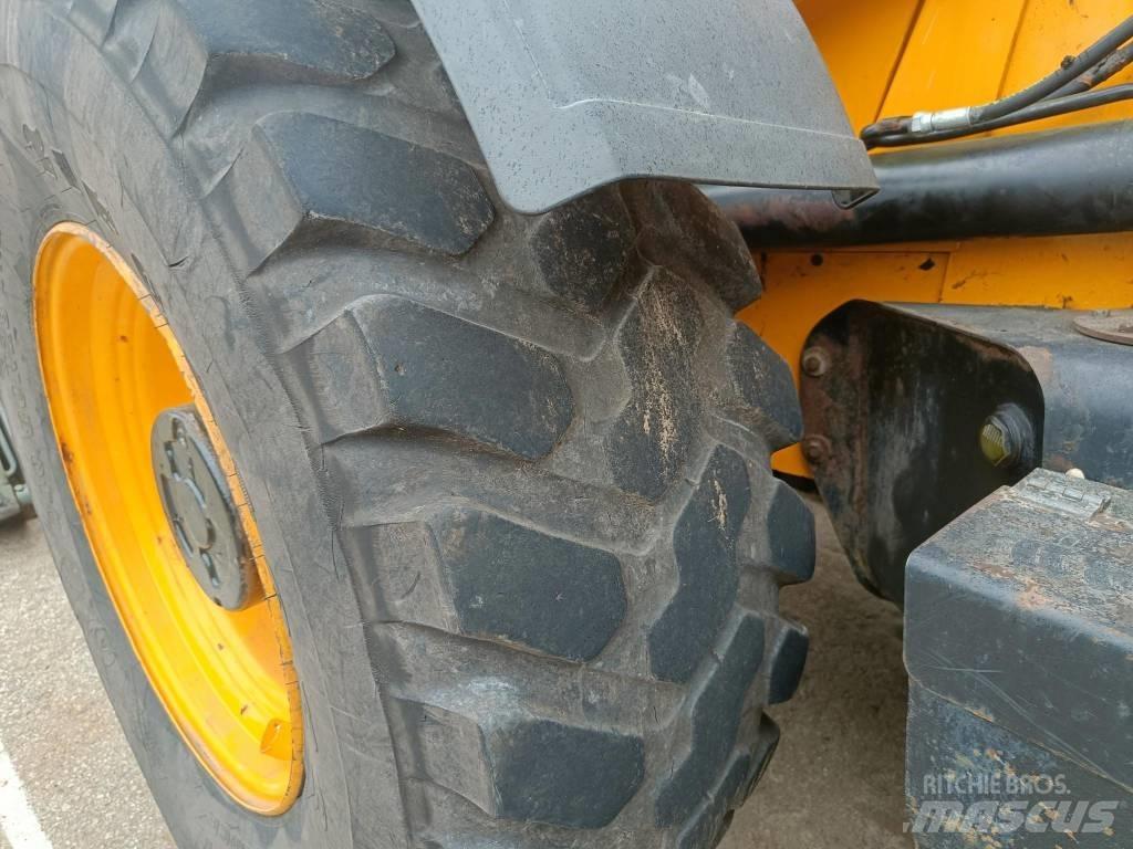 JCB 4 CX Kaivurikuormaajat