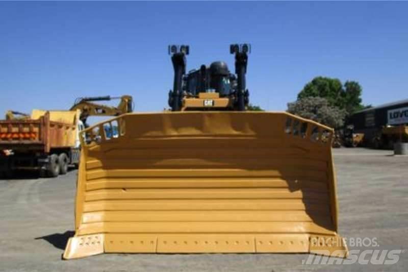 CAT D8R Telaketjupuskutraktorit