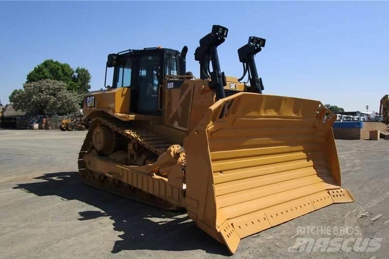 CAT D8R Telaketjupuskutraktorit