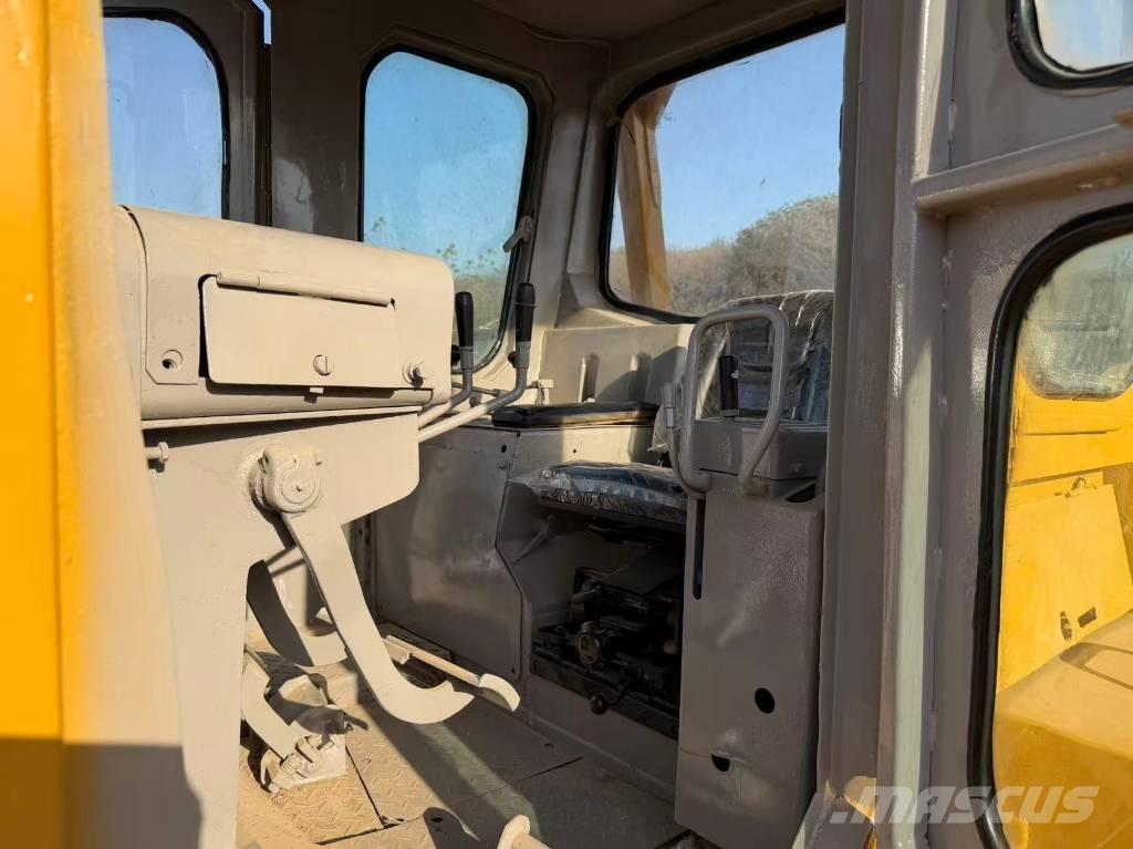 CAT D8K Telaketjupuskutraktorit