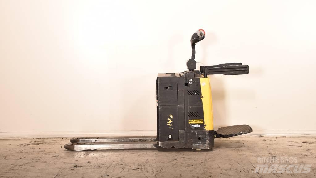 Hyster P 2.0 S Lavansiirtotrukit ajotasolla
