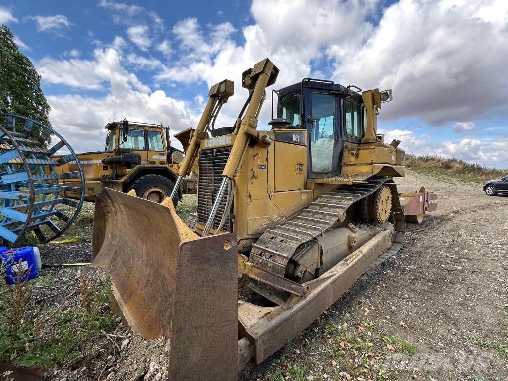 CAT D 6 T XL Telaketjupuskutraktorit