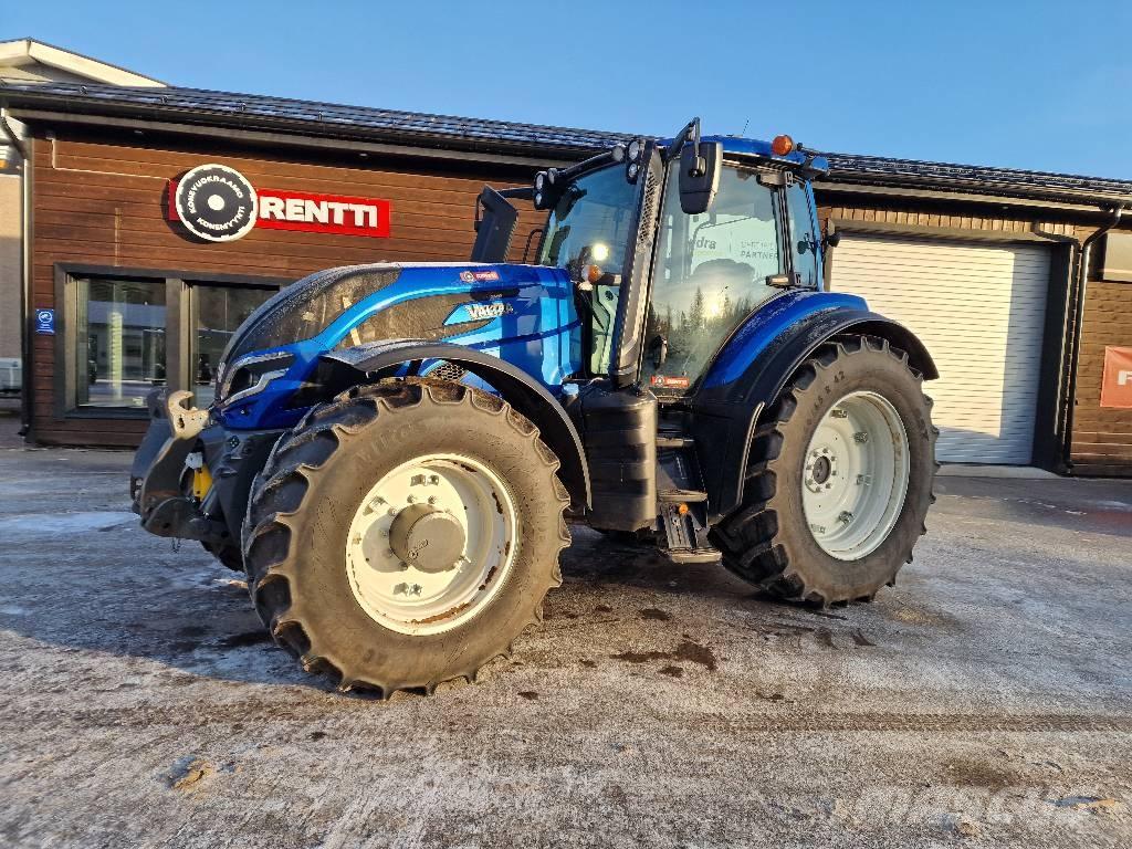 Valtra T 215 V Traktorit