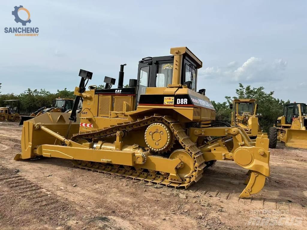 CAT D8R Telaketjupuskutraktorit