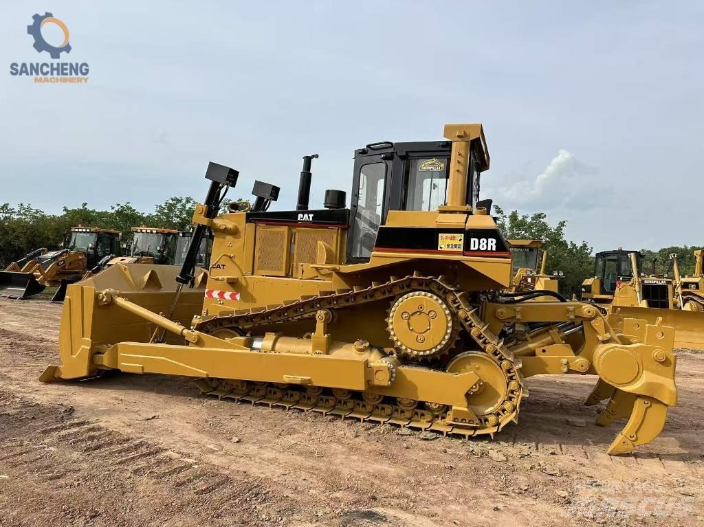CAT D8R Telaketjupuskutraktorit