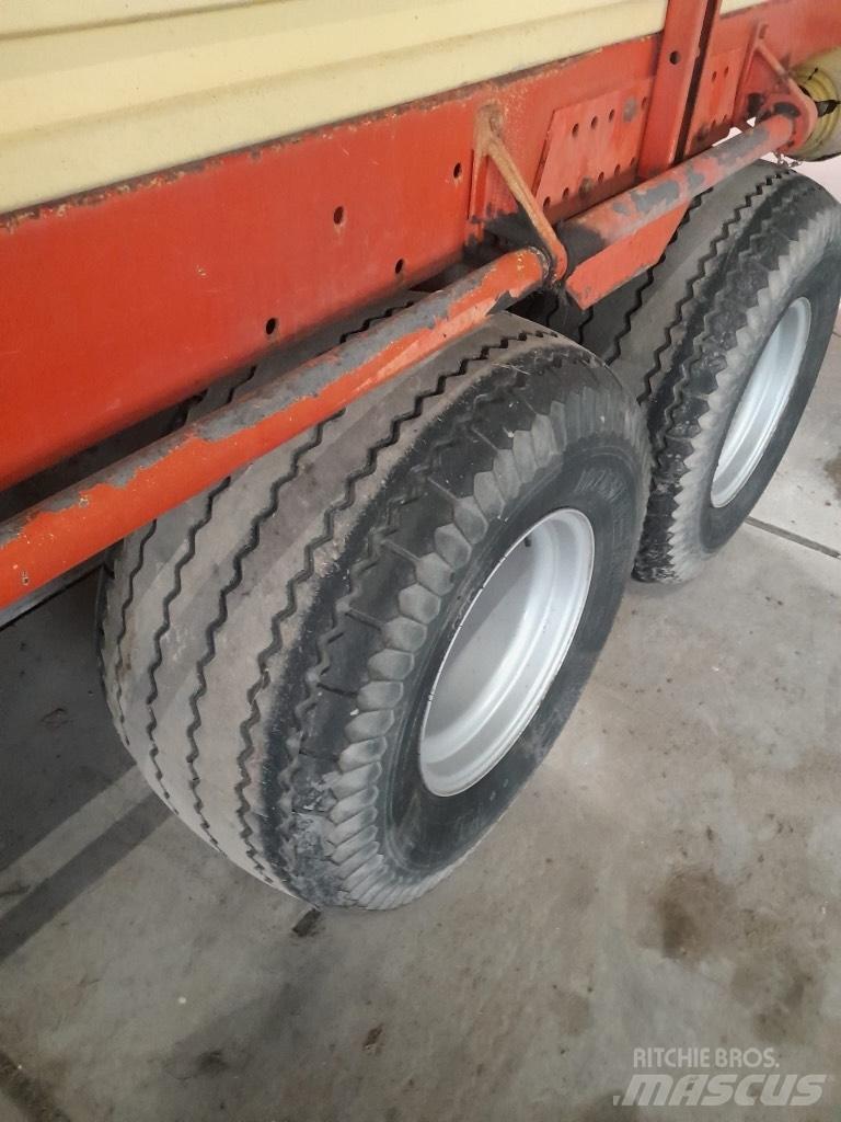 Krone Turbo 5000 Keräävät noukinvaunut ja silppurivaunut