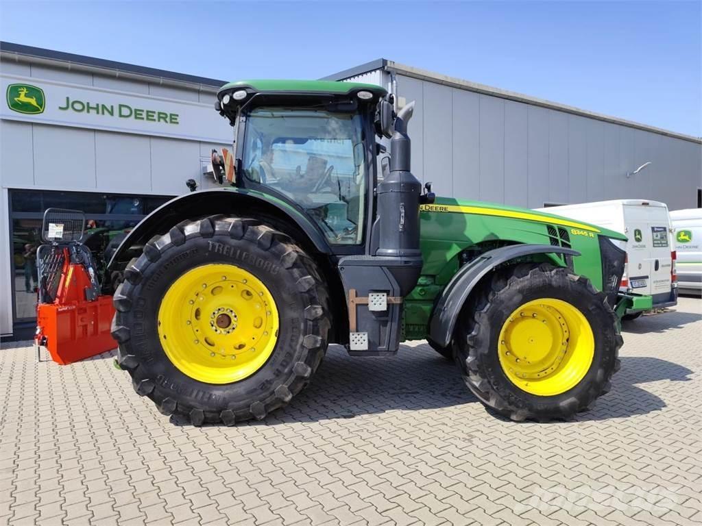 John Deere 8345R Traktorit