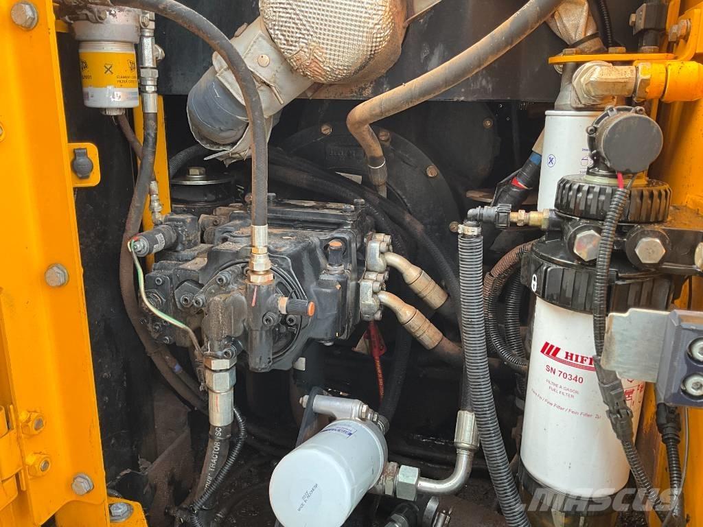 JCB JS 130 LC Telakaivukoneet