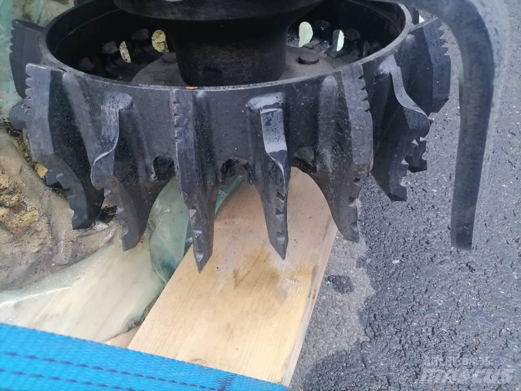 Komatsu C 124 Harvesterit