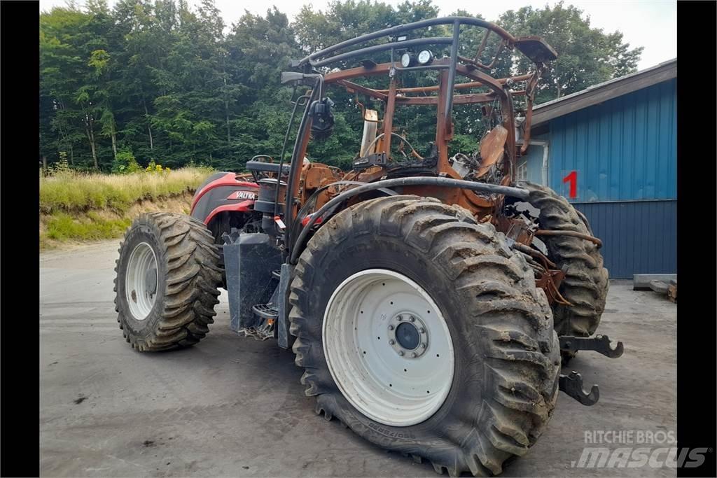 Valtra T254 Traktorit