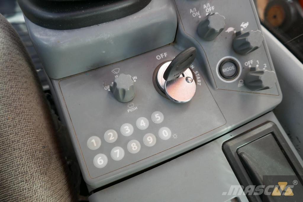 Hitachi ZX300LC-6 Telakaivukoneet