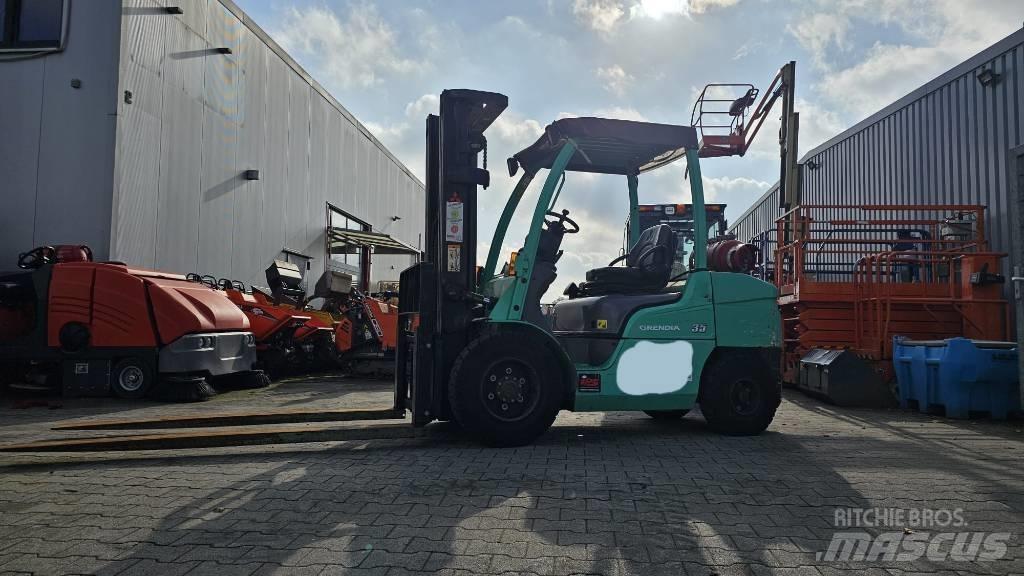 Mitsubishi FG 35 N Nestekaasutrukit