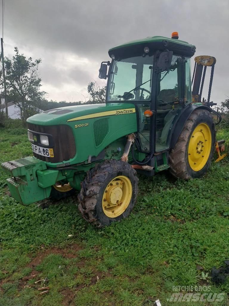 John Deere 5075 E Traktorit
