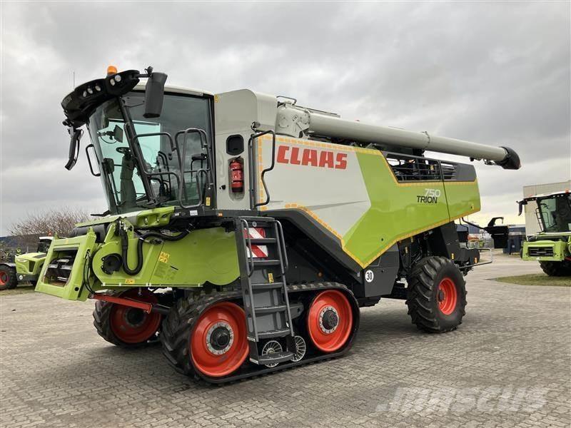CLAAS TRION 750 TT Leikkuupuimurit
