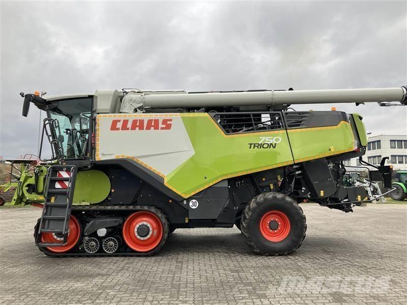 CLAAS TRION 750 TT Leikkuupuimurit