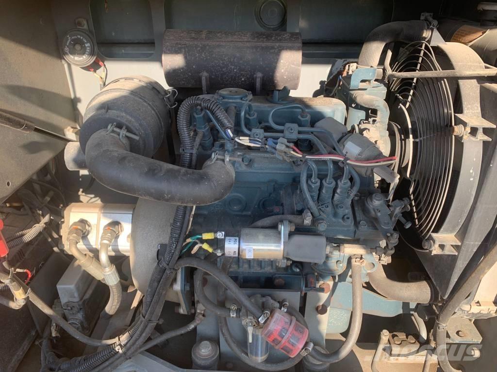 SkyJack SJ 6832 RT Saksilavat