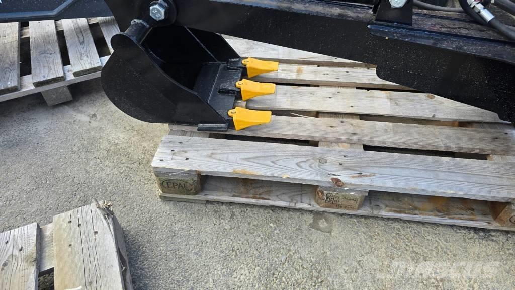  Grävarm Avant bobcat Liukuohjatut kuormaajat