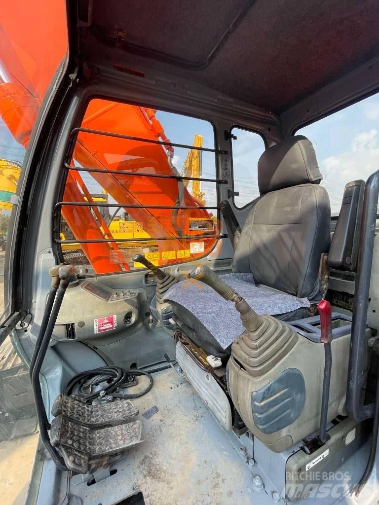 Hitachi EX 200 Telakaivukoneet