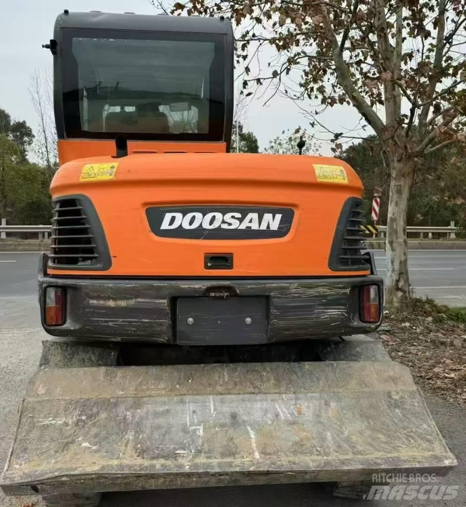 Doosan DX 60 Pyöräkaivukoneet