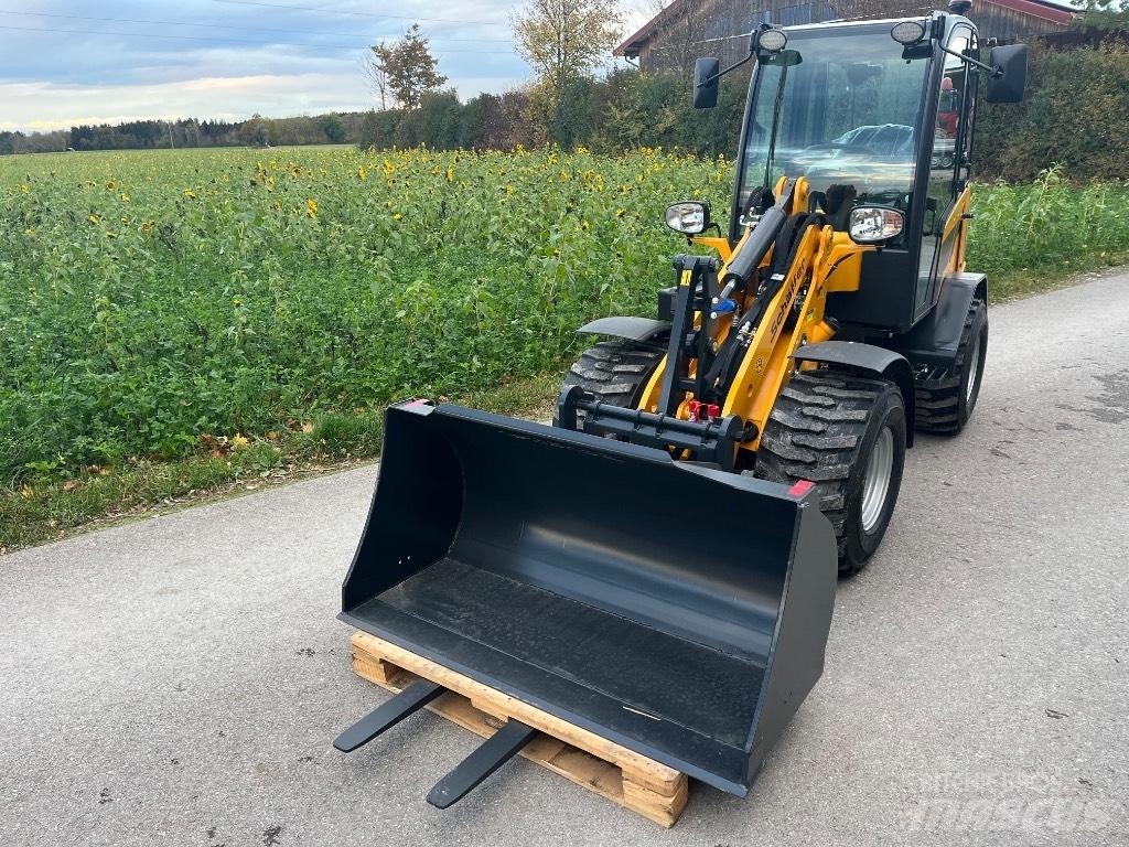 Schäffer 2445S Liukuohjatut kuormaajat