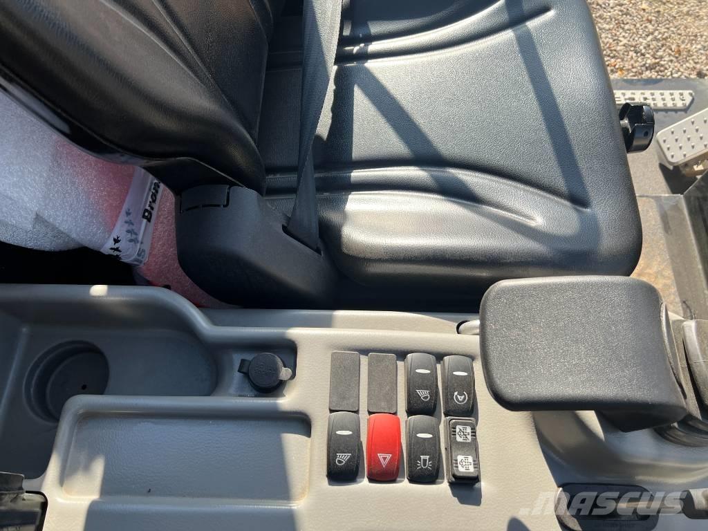 JCB 403 Plus Pienkuormaajat