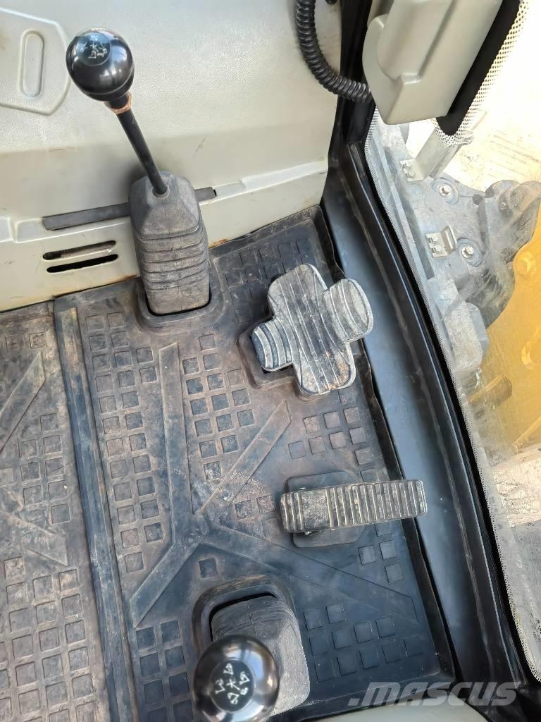 SDLG B877 Kaivurikuormaajat