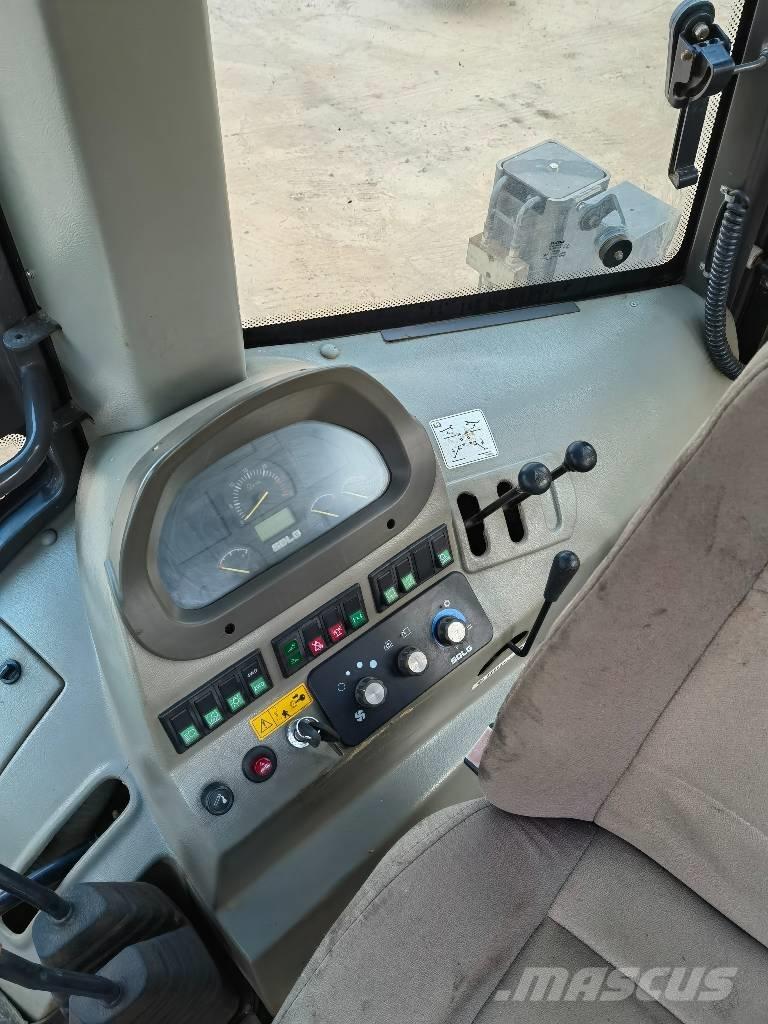 SDLG B877 Kaivurikuormaajat