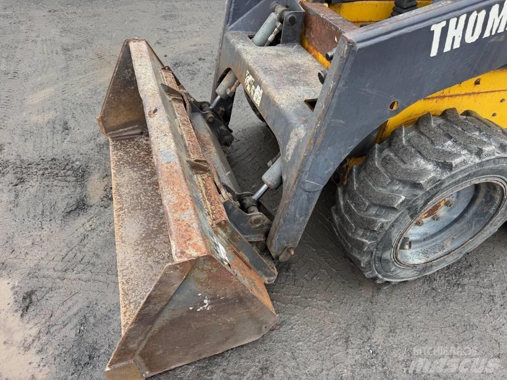 Thomas T137 Liukuohjatut kuormaajat