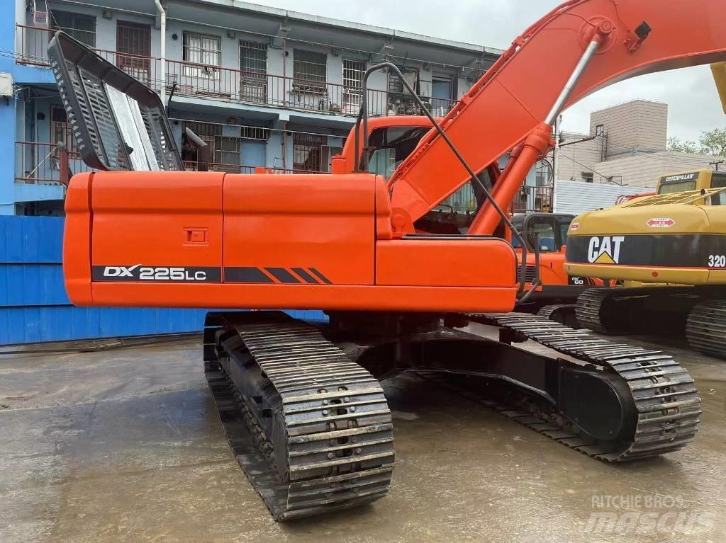 Doosan DX 225 Telakaivukoneet