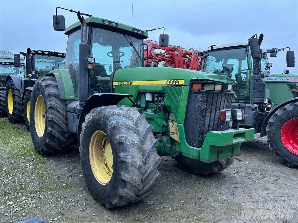 John Deere 8100 Traktorit