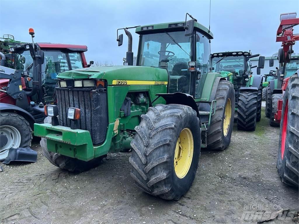 John Deere 8100 Traktorit