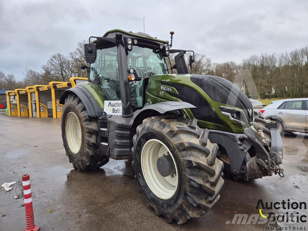 Valtra T235 Traktorit