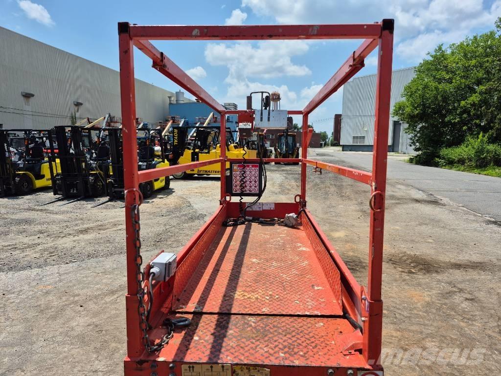 SkyJack SJ 3220 Saksilavat